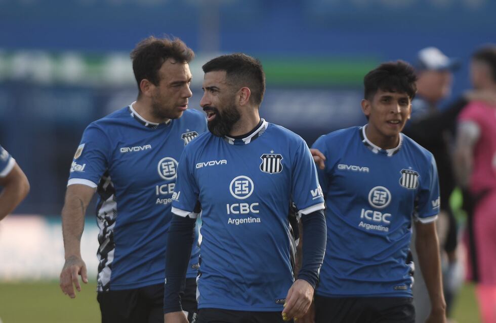 A la vista de todos: en la previa del partido con Unión, Talleres entrenó al lado de una transitada avenida