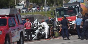 Dos de los tres ocupantes habrían fallecido en el acto.