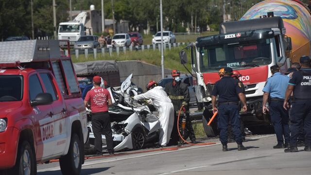 Dos de los tres ocupantes habrían fallecido en el acto.
