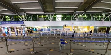 Postal de Ezeiza en pleno cierre de fronteras. (Foto: Clarín)