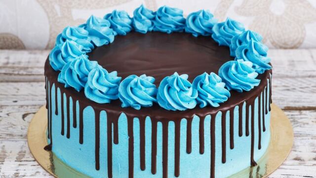 Le regalaron una torta de Belgrano y se llevó una sorpresa.
