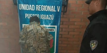 Vecinos de Wanda redujeron a un joven que habría intentado robar un auto a mano armada.