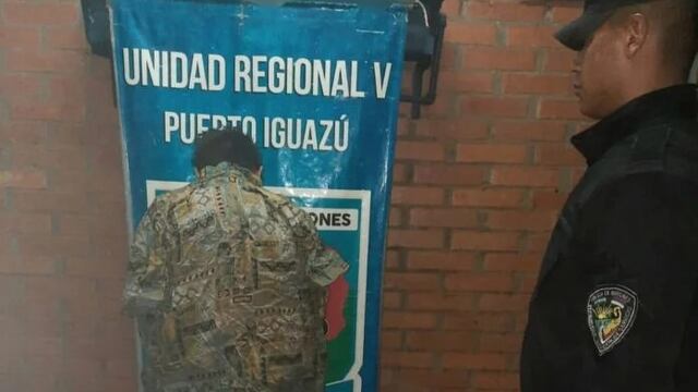 Vecinos de Wanda redujeron a un joven que habría intentado robar un auto a mano armada.