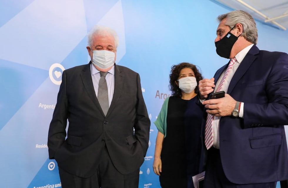 Investigan el contrato por las vacunas de Astrazeneca: Alberto Fernández y Hugo Sigman, denunciados