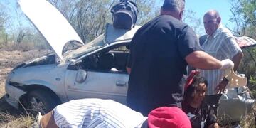 Una familia de Ituzaingó que viajaba a San Rafael, volcó en la ruta 188.