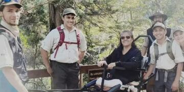 La chubutense haciendo trekking en el Parque Nacional Los Alerces.