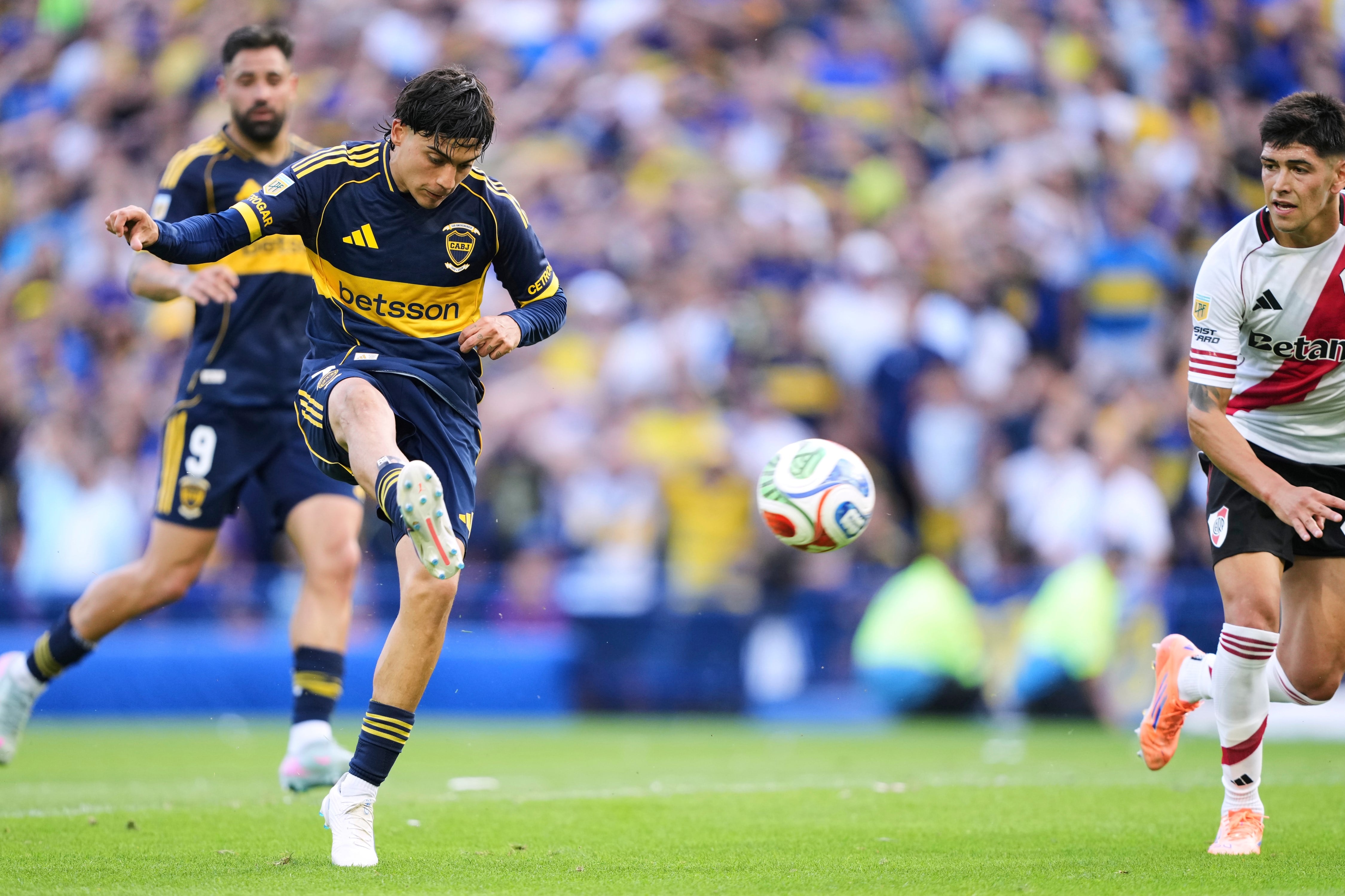 Exequiel Zeballos marcó el 1-0 de Boca ante River por la Liga Profesional. (AP)