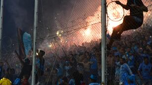 Incidentes y pirotecnia en el cierre del Belgrano - Talleres por la Copa de la Liga Profesional. (La Voz)