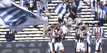 Diego Valoyes y todo Talleres celebran su gol ante Godoy Cruz. (Ramiro Pereyra / La Voz).
