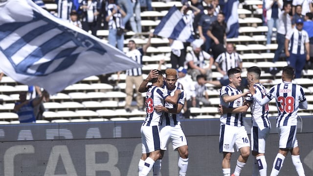 Diego Valoyes y todo Talleres celebran su gol ante Godoy Cruz. (Ramiro Pereyra / La Voz).