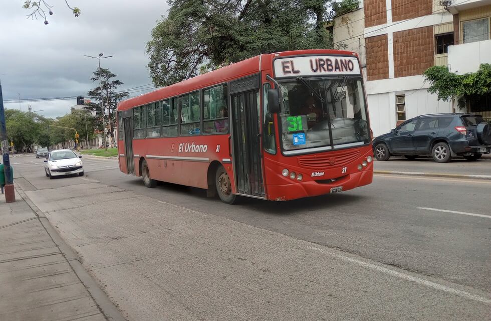 Colectiveros de Jujuy no prestan servicio esperando el sueldo de diciembre