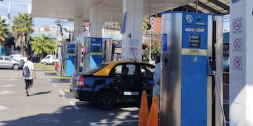 La estación de servicio de Uriburu al 2000 vende GNC y nafta en la zona sur de Rosario.