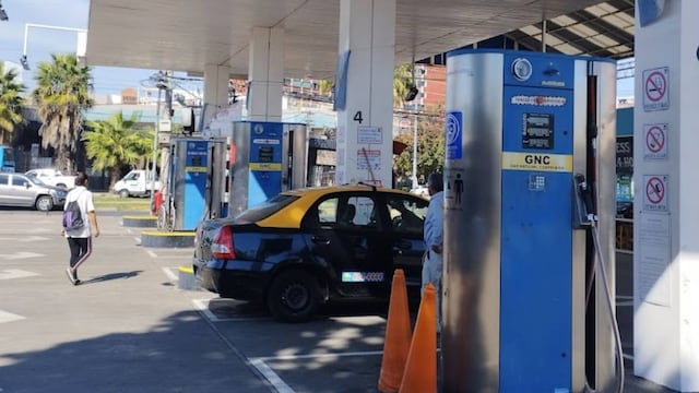 La estación de servicio de Uriburu al 2000 vende GNC y nafta en la zona sur de Rosario.