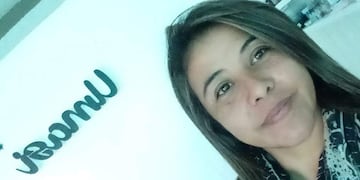 Detrás de una gran manicura, hay un grupo de grandes mujeres que la acompañan