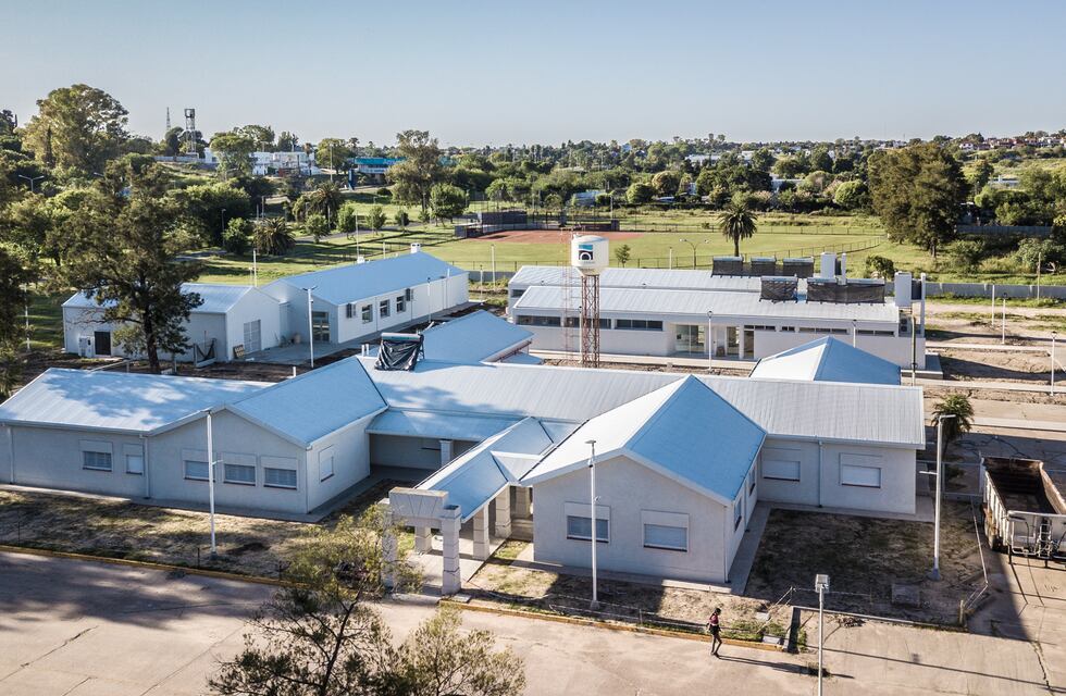 Abrazo simbólico ante la intención de la privatización del Complejo Social del Túnel Subfluvial.