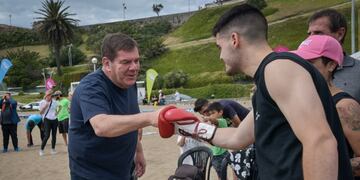 Se pueden utilizar las instalaciones de 8 a 20. Beach volley, atletismo, triatlón, gimnasia aeróbica, fútbol, son algunas de las prácticas que se dictan.