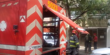 Los bomberos encontraron un hombre calcinado dentro de un departamento. (Foto ilustrativa)
