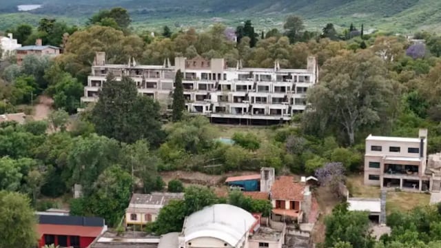 Subastan un hotel abandonado en Córdoba.