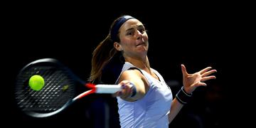 La rosarina consiguió la segunda victoria de su carrera ante una jugadora top 10. (AFP)