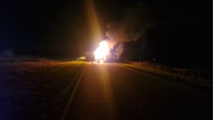 Un camionero murió quemado producto de un grave choque en Córdoba.