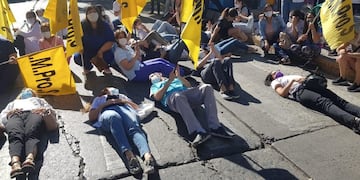 Profesionales de la Salud de Mendoza llevan adelante un paro por 48 horas.