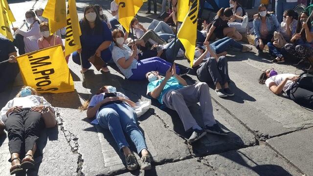 Profesionales de la Salud de Mendoza llevan adelante un paro por 48 horas.