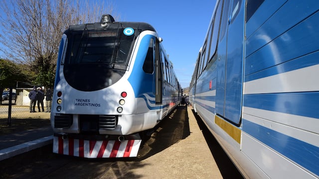 ID:6456603 El Tren de las Sierras ya llega hasta Valle Hermoso
Después de 24 años, el ferrocarril une la estación de Alta Córdoba con la de esa localidad de Punilla.  Este lunes se produjo el viaje inaugural 
(La Voz)