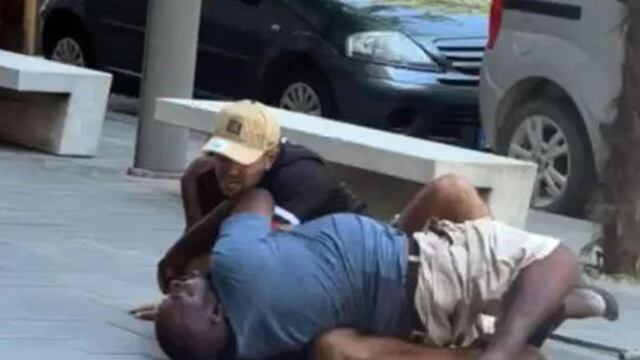 Un italiano asesinó a golpes a un vendedor nigeriano en plena vía pública.