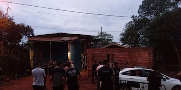 Intento de femicidio en Eldorado: buscan a un hombre acusado de disparar a su novia.