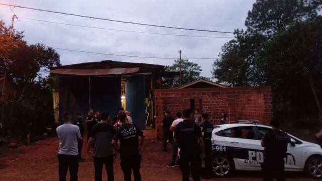 Intento de femicidio en Eldorado: buscan a un hombre acusado de disparar a su novia.