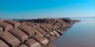 La malla del túnel subfluvial quedó a la vista.