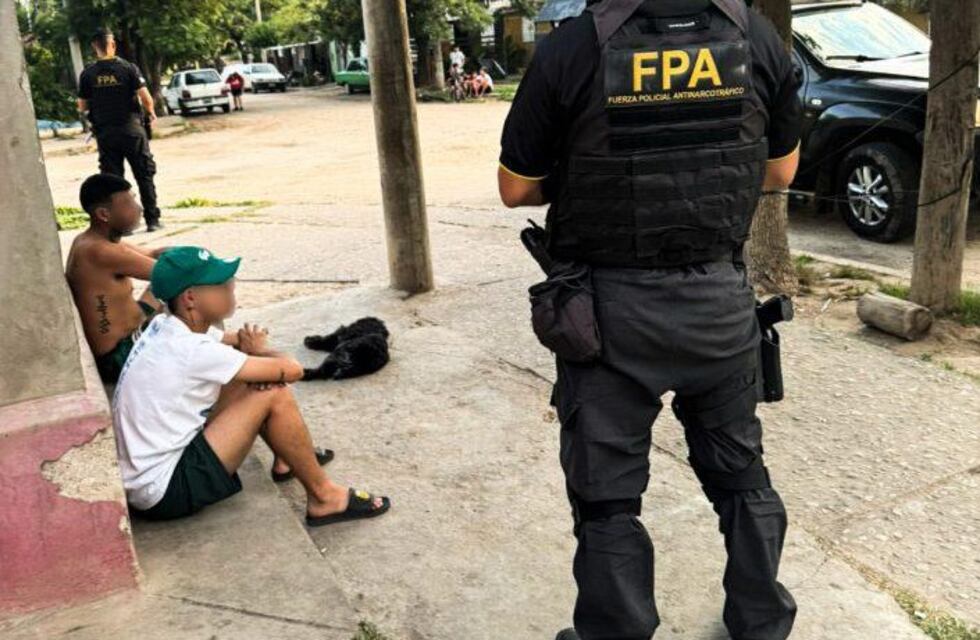 Arroyito: vió a la policía, intentó escapar descartando cocaína y fue detenido