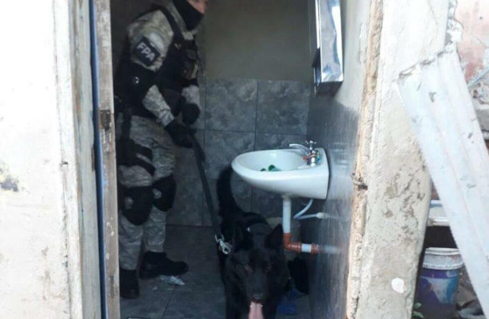 Cerraron dos puntos de venta de droga en barrio General Bustos: dos detenidos