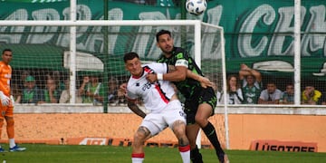El "Colo" tuvo un duelo duro en el área con Juan Manuel Insaurralde.