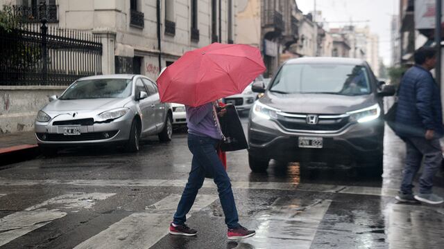 Llueve en la ciudad de Córdoba.