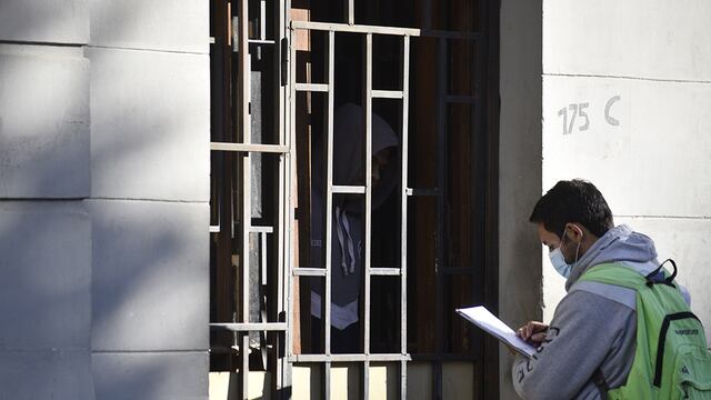 Censistas en domicilios.