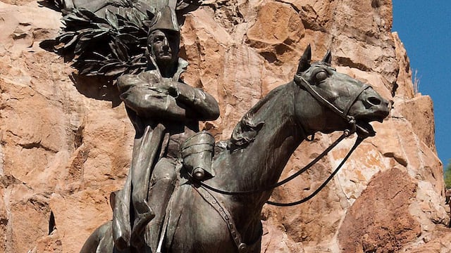 El prócer. Monumento al Ejército de los Andes en Mendoza.