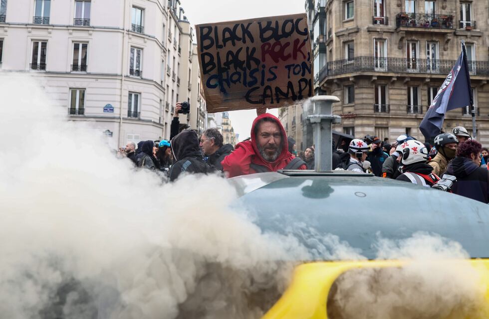 Manifestaciones en París: 700 mil personas se movilizaron contra la reforma previsional comandada por Emmanuel Macron