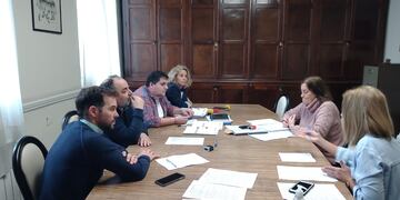 tratan proyectos sobre Reta y apuntaron contra el delegado, Lucas Oviedo