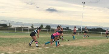 El hockey infantil y juvenil del Cultural Arroyito vuelve a los entrenamientos