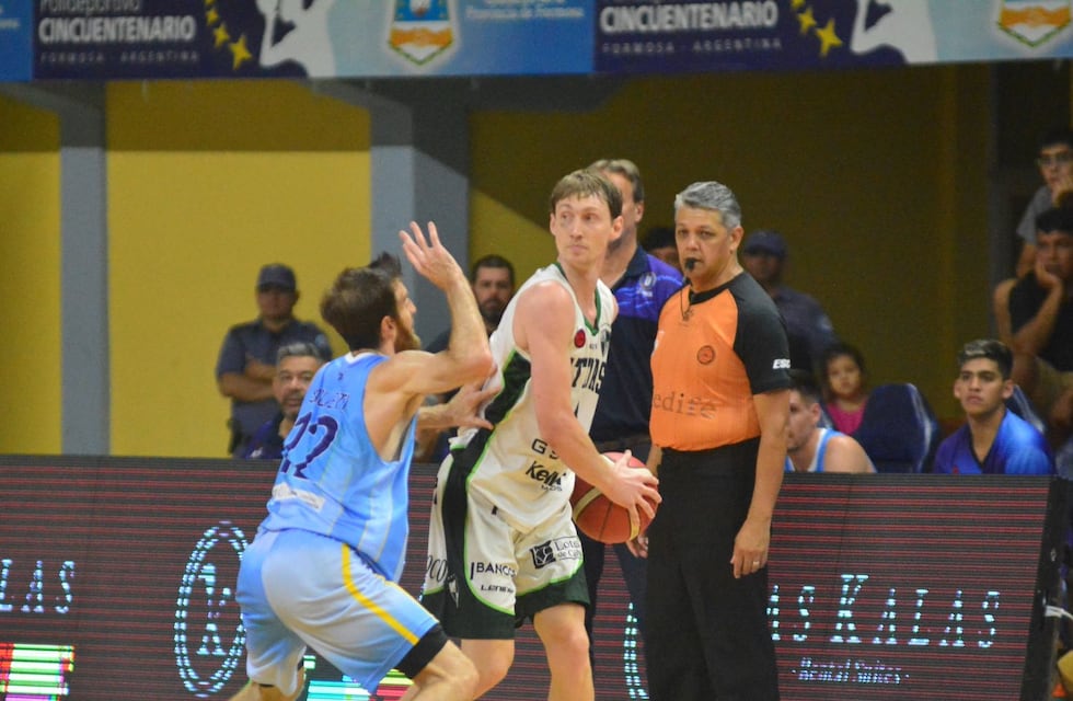 Atenas estuvo cerca de cortar la racha; pero se vuelve de Formosa con las manos vacías