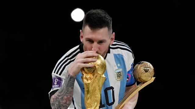 Lionel Messi conquistó la Copa del Mundo en Qatar 2022 y extendería su vínculo con el Paris Saint Germain. (AP)