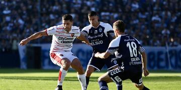 Juan Manuel García no pudo aprovechar dos situaciones de gol claras en la etapa inicial.