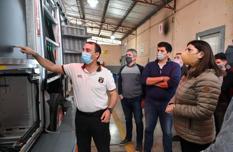 Clara García visitó el Cuartel de Bomberos Voluntarios de Pérez