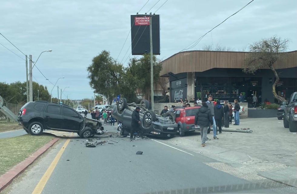 Así fue el terrible choque en Córdoba que terminó con tres vehículos destruidos
