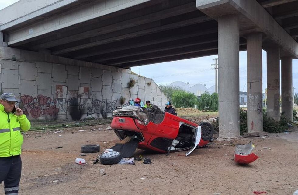 Se quedó dormido y cayó 10 metros al vacío en la Circunvalación de Córdoba