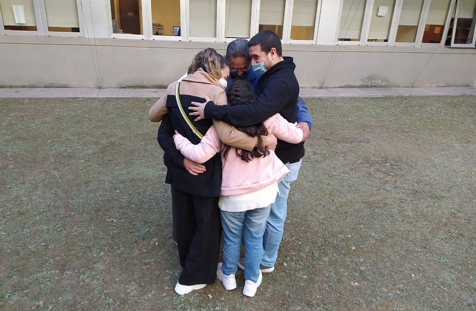 Conocé a historia de la pareja salteña que adoptó a una niña de 12 años