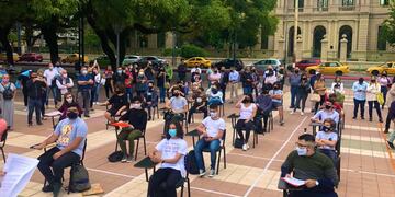 Se realizó una clase abierta frente al Colegio Carbó en apoyo al retorno a las aulas.
