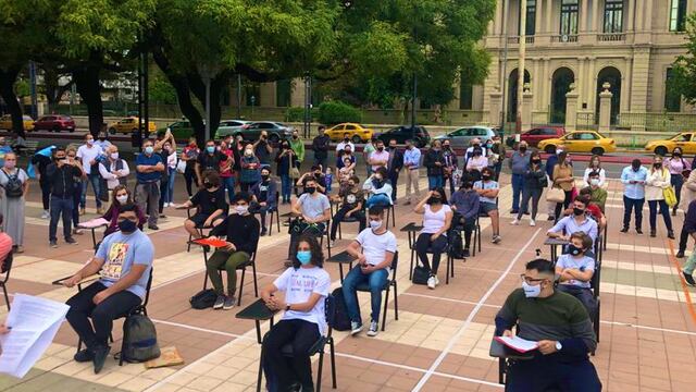 Se realizó una clase abierta frente al Colegio Carbó en apoyo al retorno a las aulas.