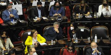 Máximo Kirchner junto al bloque del Frente de Todos en la sesión frustrada (Foto Federico López Claro)